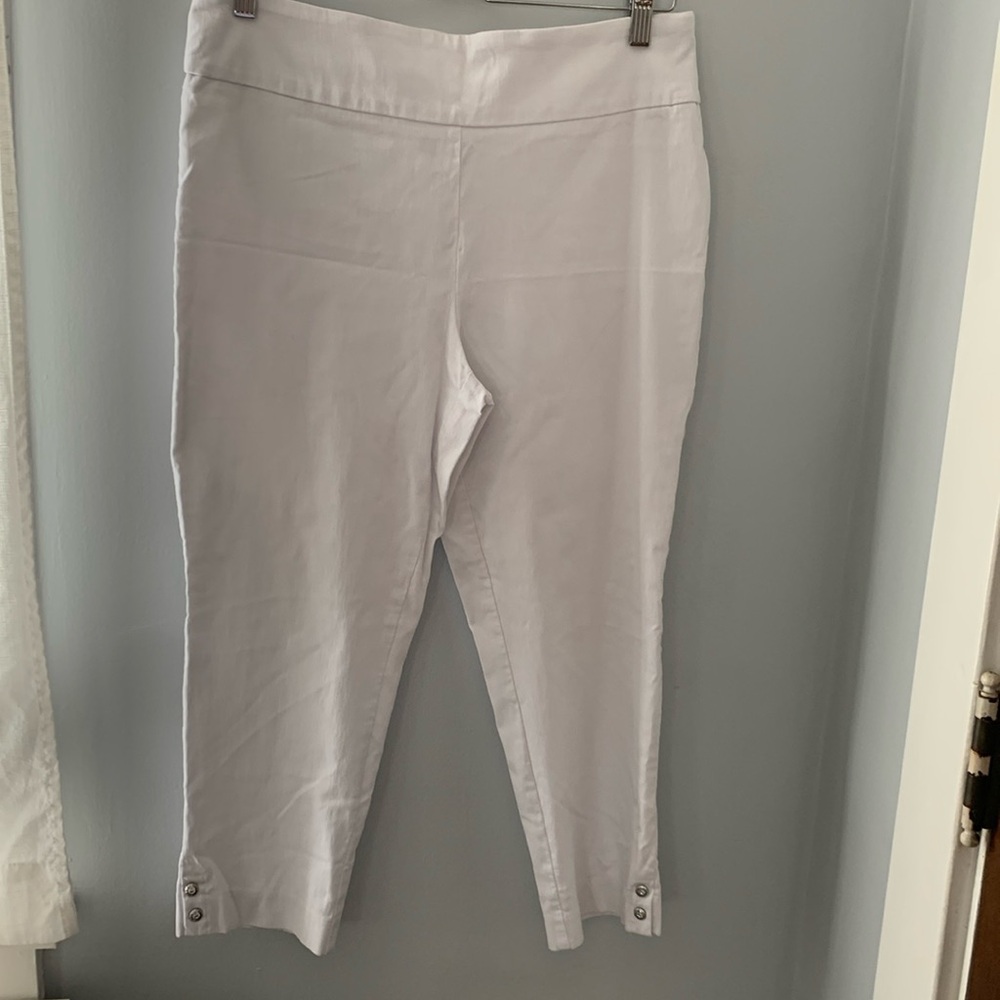 Counterparts white stretch pull on capri pants size L